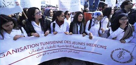 Tunisie : lassés par la crise et le manque de reconnaissance, 80% des jeunes médecins quittent le pays