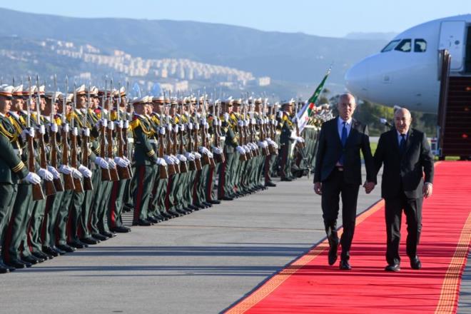 Alger : Kaïs Saïed accueilli par son homologue Abdelmadjid Tebboune