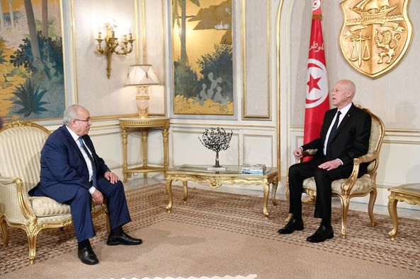 Kais Saied reçoit le ministre algérien des Affaires étrangères