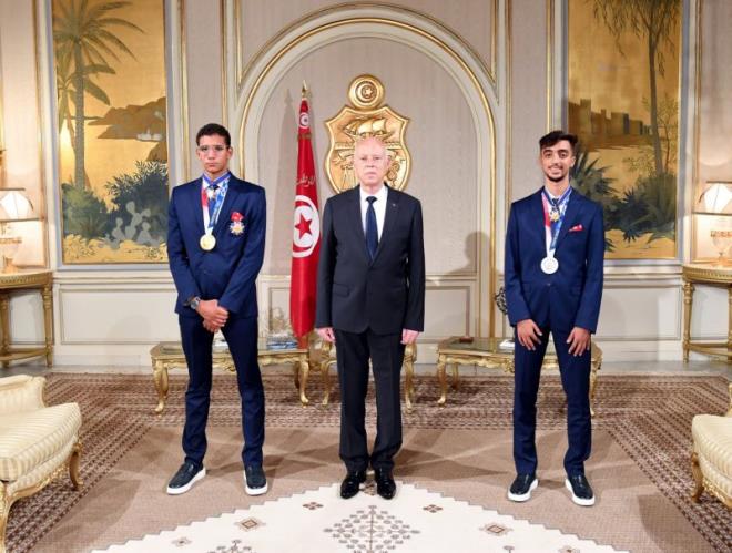 Kaïs Saïed décore les deux médaillés olympiques, Hafnaoui et Jendoubi