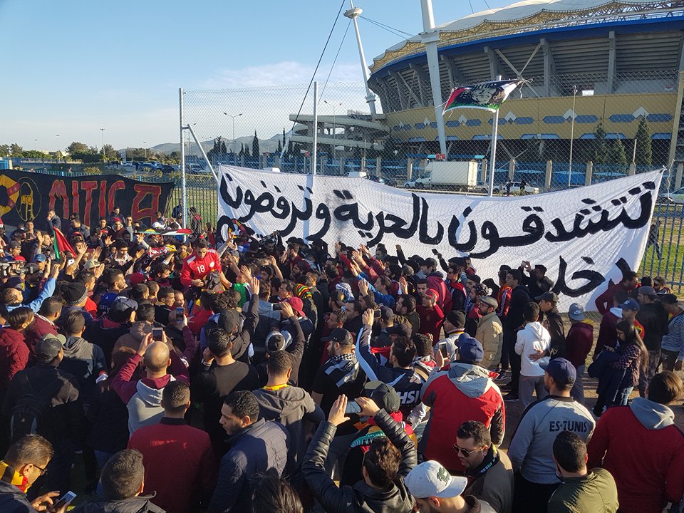 des milliers de supporters de l’EST se sont déplacés ce dimanche à Radès pour assister à la séance d’entrainements de l’équipe Palestinienne.   