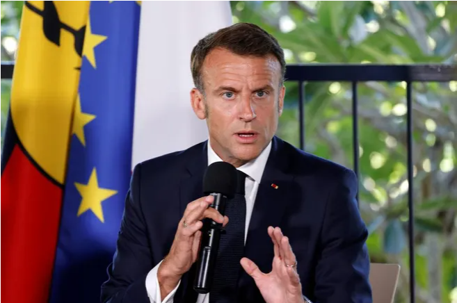 France: le président Macron convie les chefs de groupes parlementaires à des consultations