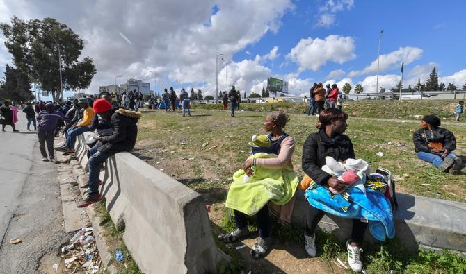 "Des migrants déportés à la frontière tuniso-libyenne, sans eau et sans nourriture", selon Human Rights Watch