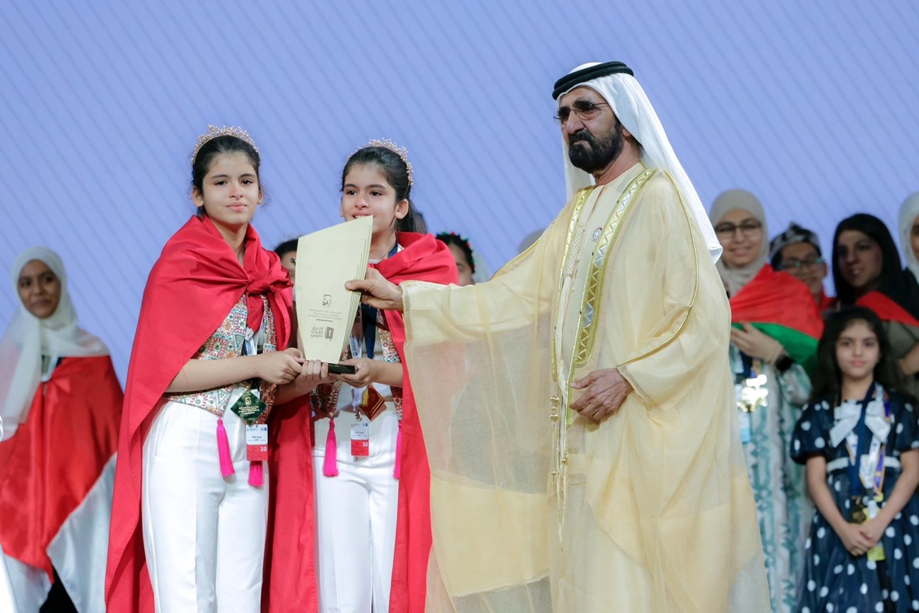Dubaï : les jumelles Bissan et Bilsan Kouka remportent le premier prix du « Arab Reading Challenge 2025 »
