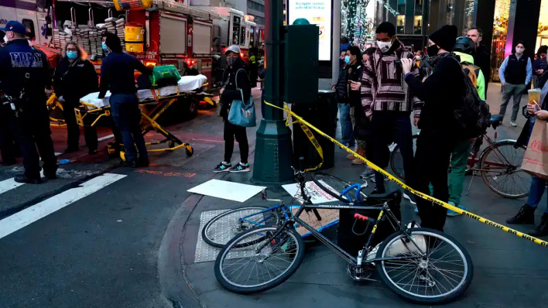 New York: Une voiture percute plusieurs personnes