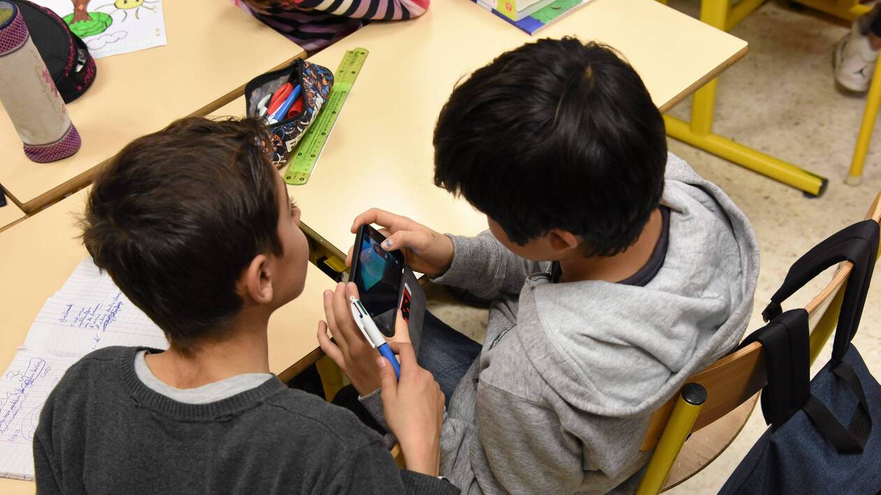 Les portables désormais interdits dans les établissements scolaires
