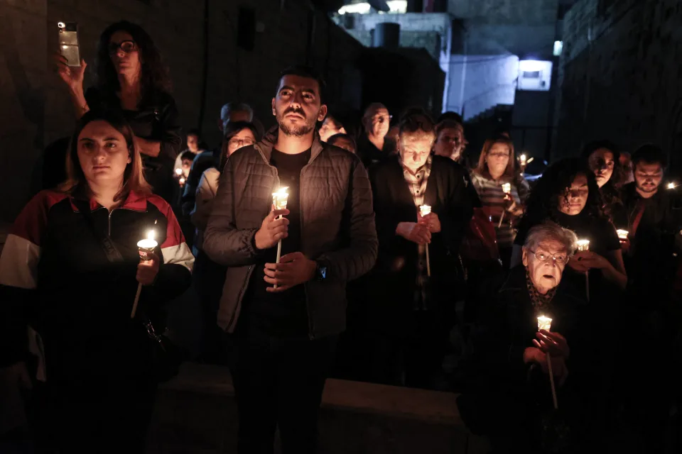 Un raid israélien contre une église à Ga_za fait plusieurs morts et blessés 