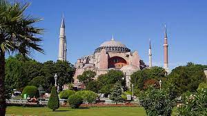 L'Unesco demande à la Turquie un rapport sur l'église Saint-Sophie transformée en mosquée