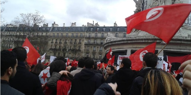 Rassemblement à Paris du Colletif de soutien aux mouvements sociaux en Tunisie