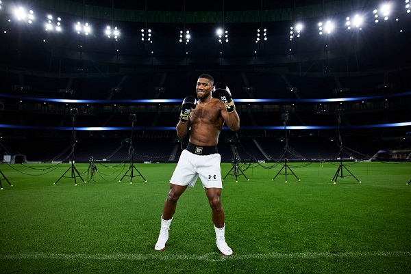 Joshua contre Usyk : En direct sur Facebook