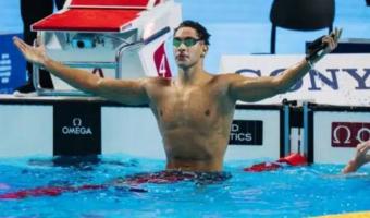 Ahmed Jaouadi bat un record historique et fait rayonner la natation tunisienne