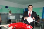 Mehdi Jomâa vote, en photos