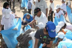 En photos, Marzouki participe à une campagne de propreté à Gammarth