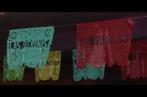 Des femmes cuisinent et ravitaillent des migrants affamés (vidéo)