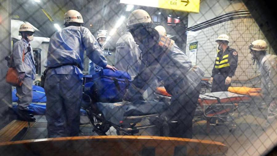 Attaque au couteau dans un train à Tokyo: 9 blessés et un suspect interpellé