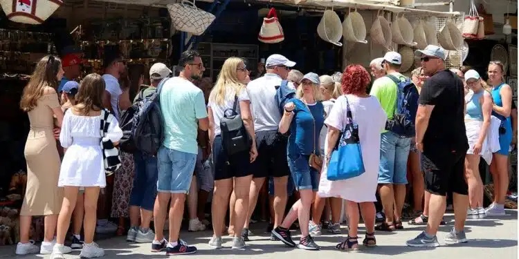 Tunisie: Plus de 380 mille touristes britanniques à fin octobre, soit une hausse de 42%