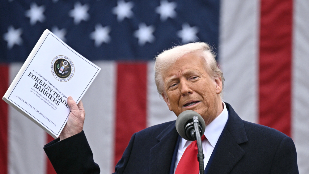 Trump décide une surtaxe de 25% sur les produits de Tunisie, du Japon et de la Corée du Sud