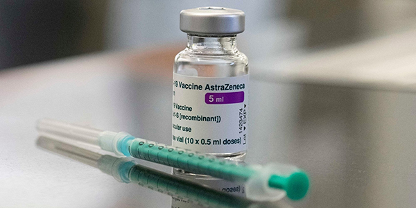 Le Vaccin AstraZeneca et les vaccins à ARN messager offrent une protection équivalente contre l'hospitalisation et le décès dus au Covid