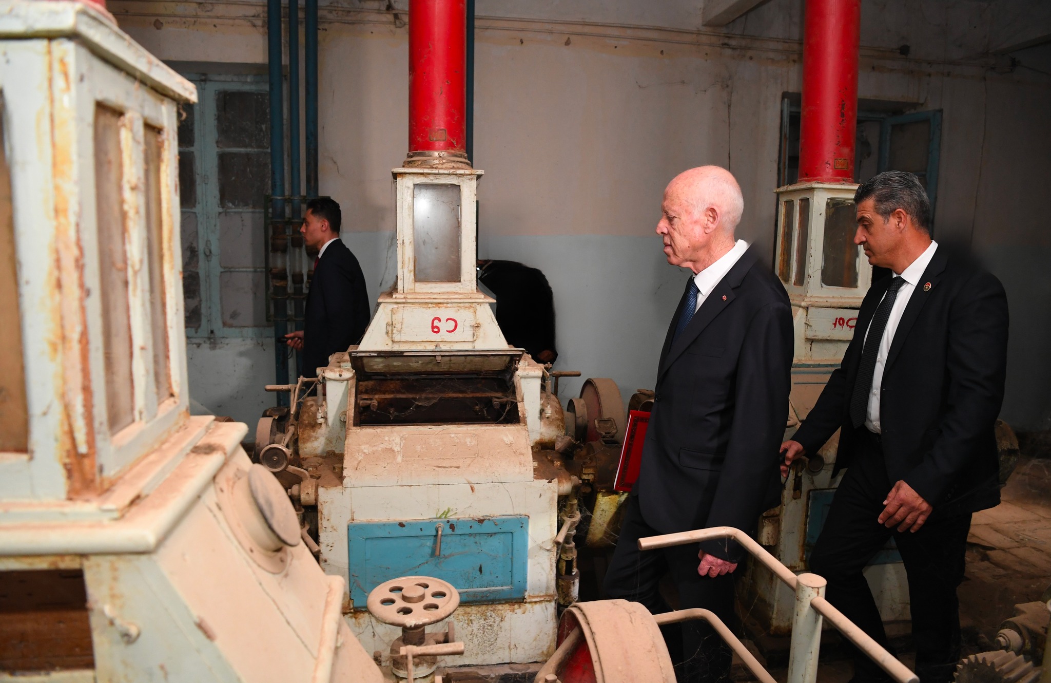 Le chef de l'Etat en visite à l'ancienne minoterie de Dahmani