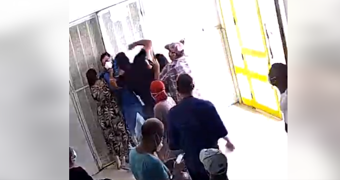 Choquant: Encore une agression sauvage contre un médecin (Vidéo)